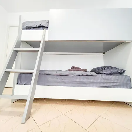 Apartment By The 1032