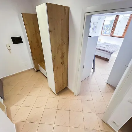 Apartment By The 1032 Golem (Tirana)