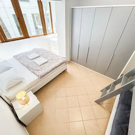Apartment By The 1032 Golem (Tirana)