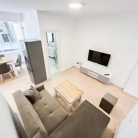Apartment By The 1032 Golem (Tirana)