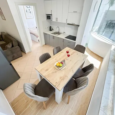 Apartment By The 1032