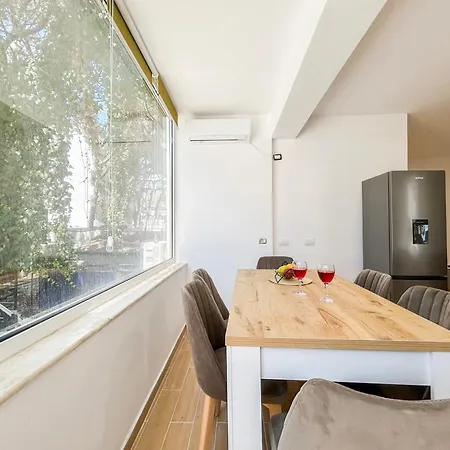 Apartment By The 1032